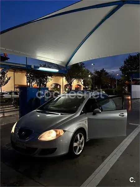 Usado Seat Leon Sport 140 CV (102 kW) 2007 Gris / plata Utilitario