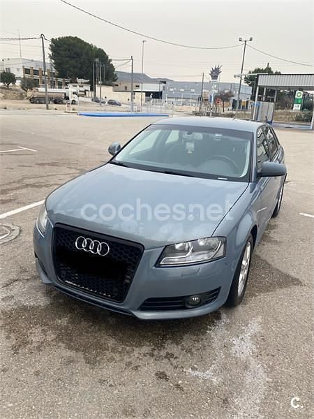 Violeta / lila Usado 2009 Audi A3 Attraction Berlina | 5800 € (Buen precio) - Imagen 1/4