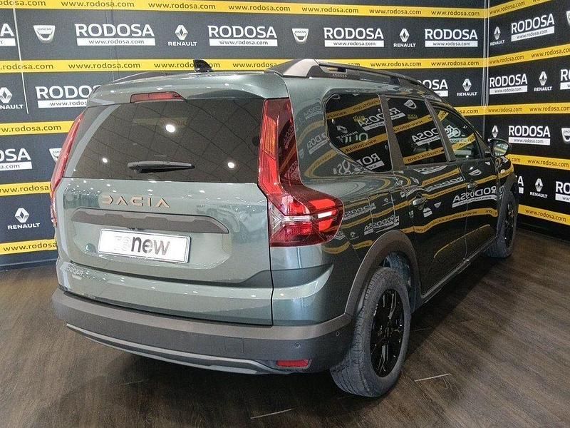 Usado Dacia Jogger Extreme 140 CV (102 kW) 2025 Verde Monovolumen
