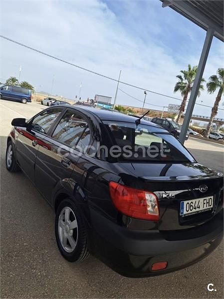 Usado Kia Rio EX 110 CV (80 kW) 2006 Negro Berlina
