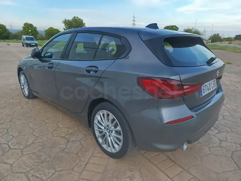 Usado BMW 118 Comfort Edition 150 CV (110 kW) 2021 Gris / plata Berlina