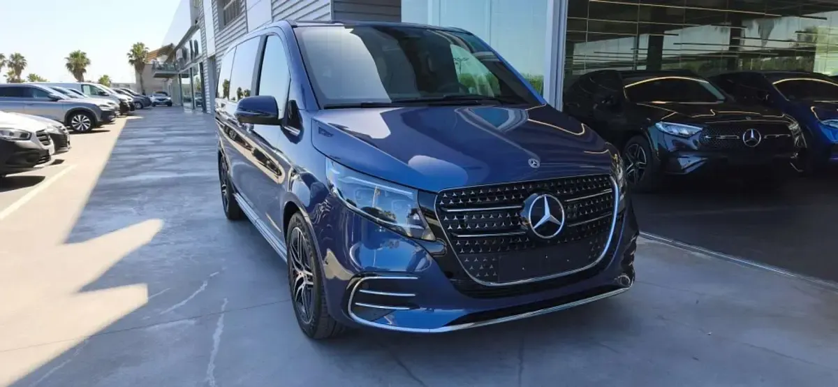 Nuevo Mercedes V300 Avantgarde 239 CV (175 kW) 2026 Azul Monovolumen