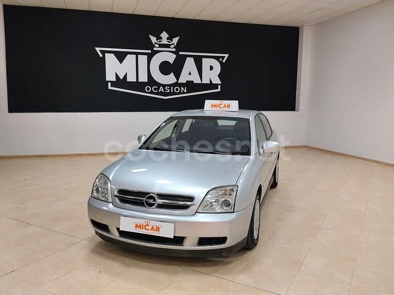 Gris / plata Usado 2004 Opel Vectra Comfort Berlina | 3999 € - Imagen 1/4