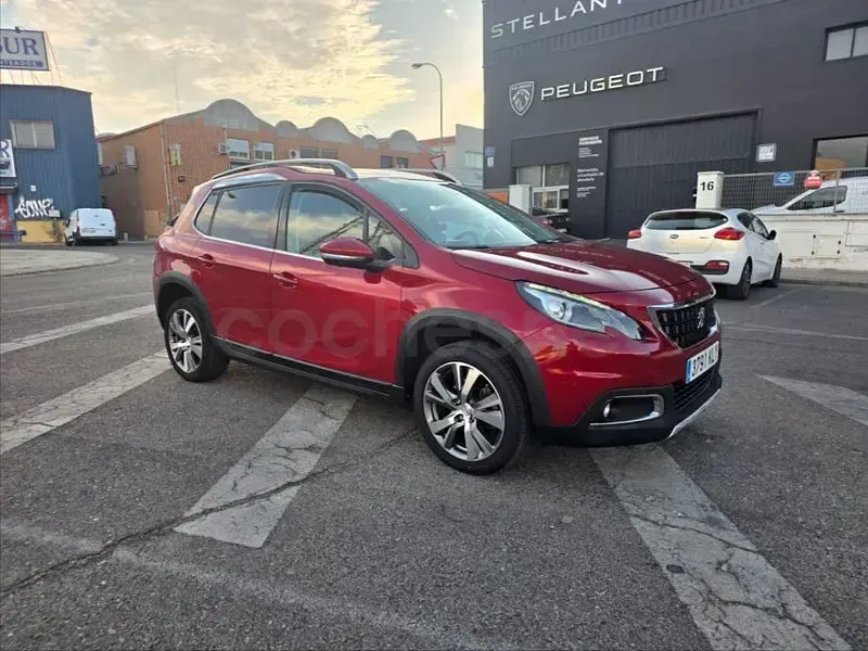 Usado Peugeot 2008 Allure 120 CV (88 kW) 2018 Granate SUV