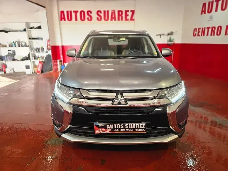 Usado Mitsubishi Outlander Motion 150 CV (110 kW) 2015 Gris / plata SUV