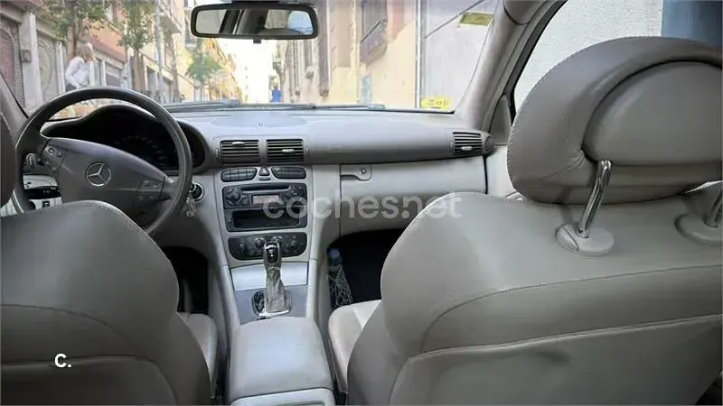 Usado Mercedes C180 143 CV (105 kW) 2004 Gris / plata Berlina
