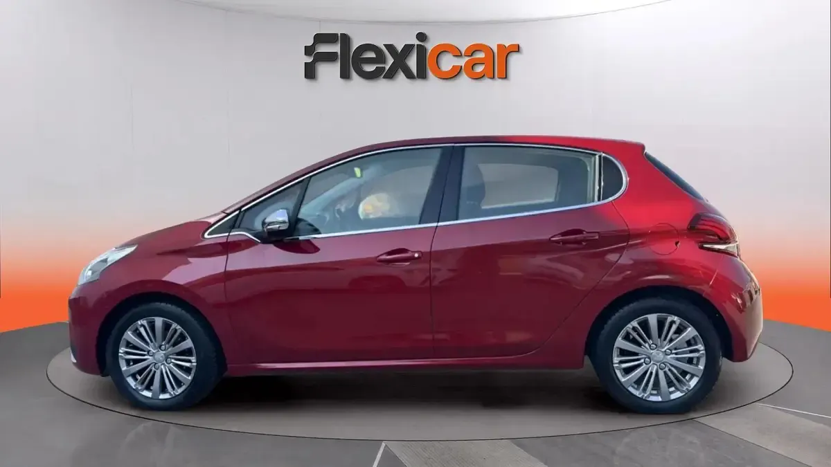 Usado Peugeot 208 Allure 82 CV (60 kW) 2017 Granate Utilitario