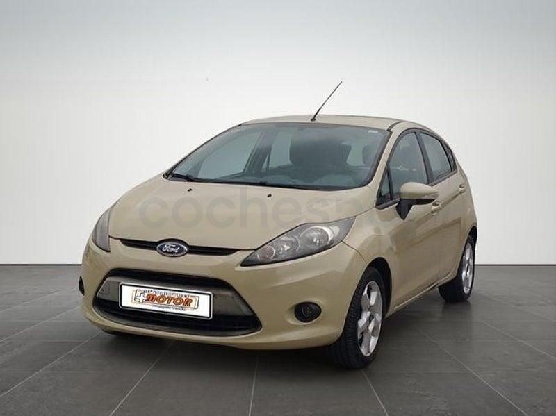 Usado Ford Fiesta Ambiente 68 CV (50 kW) 2006 Beige Utilitario