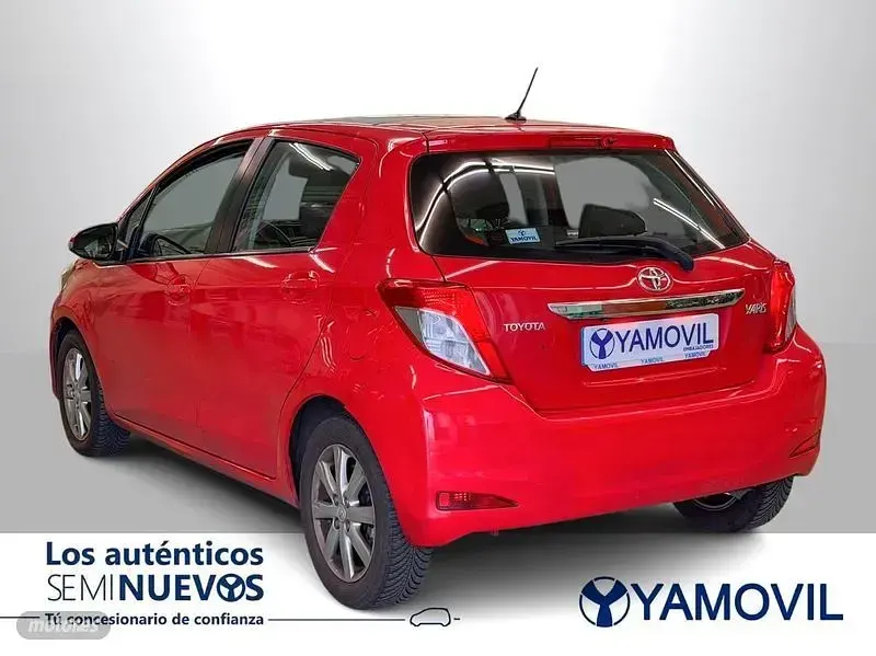 Usado Toyota Yaris Active 90 CV (66 kW) 2012 Rojo Utilitario