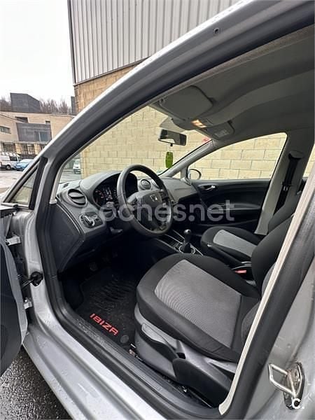 Usado Seat Ibiza Reference 90 CV (66 kW) 2016 Gris / plata Berlina