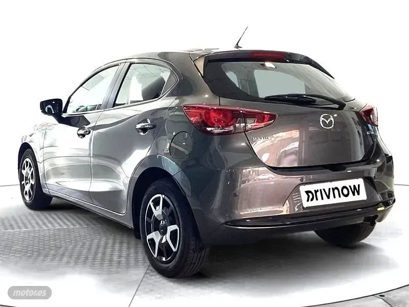 Usado Mazda 2 90 CV (66 kW) 2024 Gris Utilitario