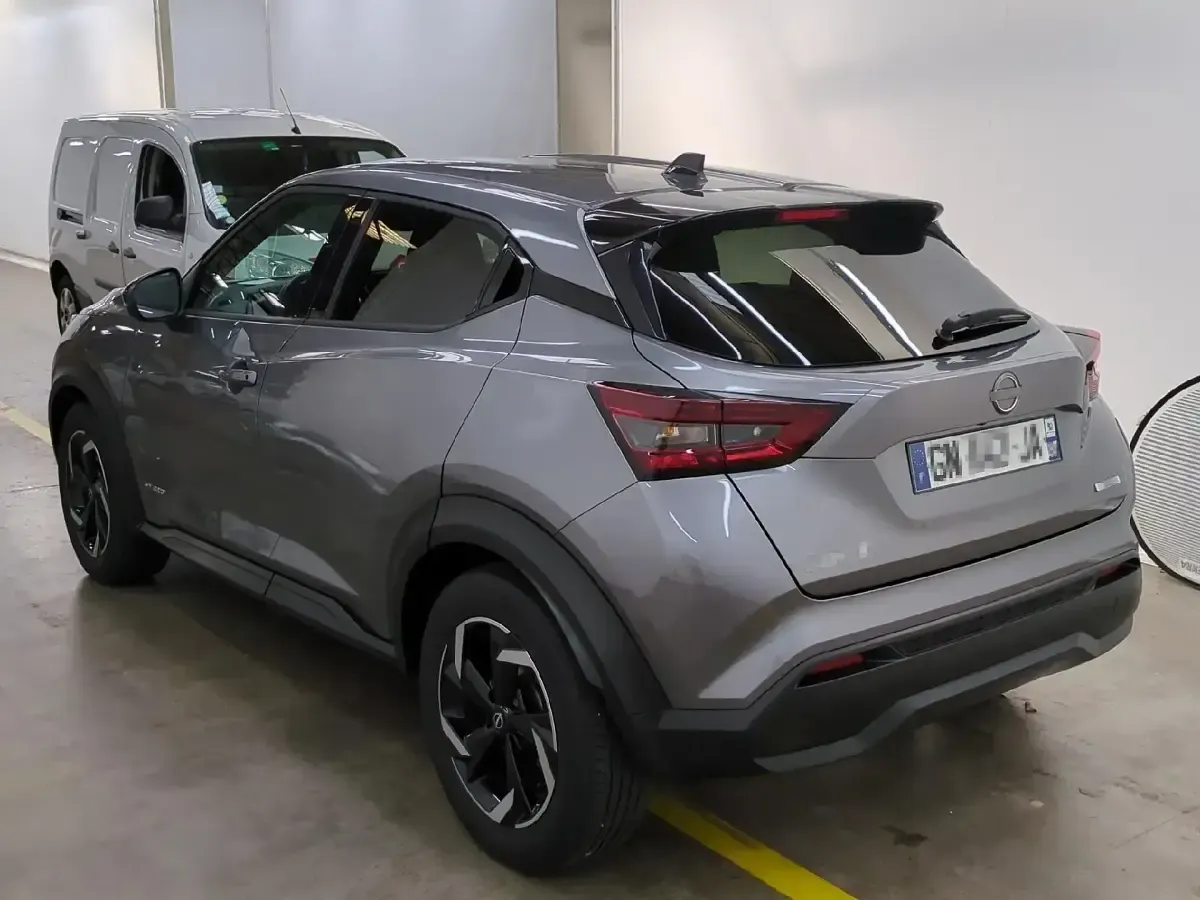 Usado Nissan Juke N-Connecta 143 CV (105 kW) 2023 Gris SUV