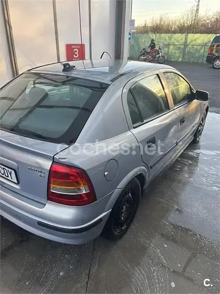 Usado Opel Astra Edition 100 CV (73 kW) 2003 Gris / plata Berlina