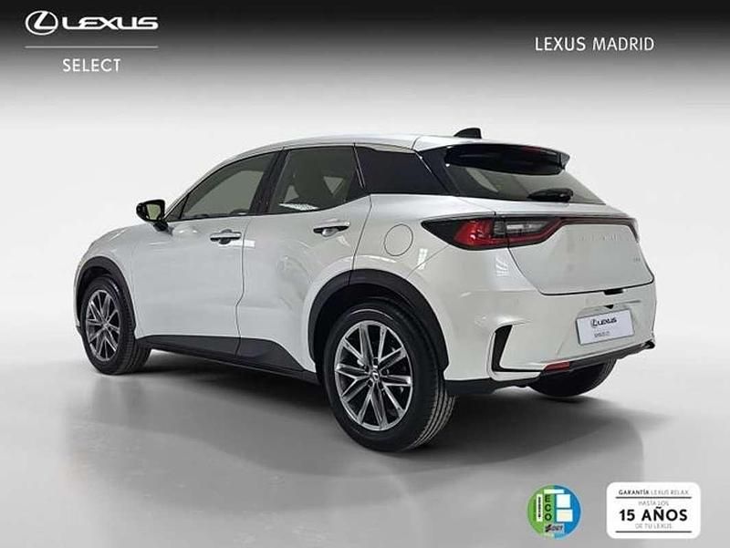 Usado Lexus LBX 136 CV (100 kW) 2025 Plateado SUV