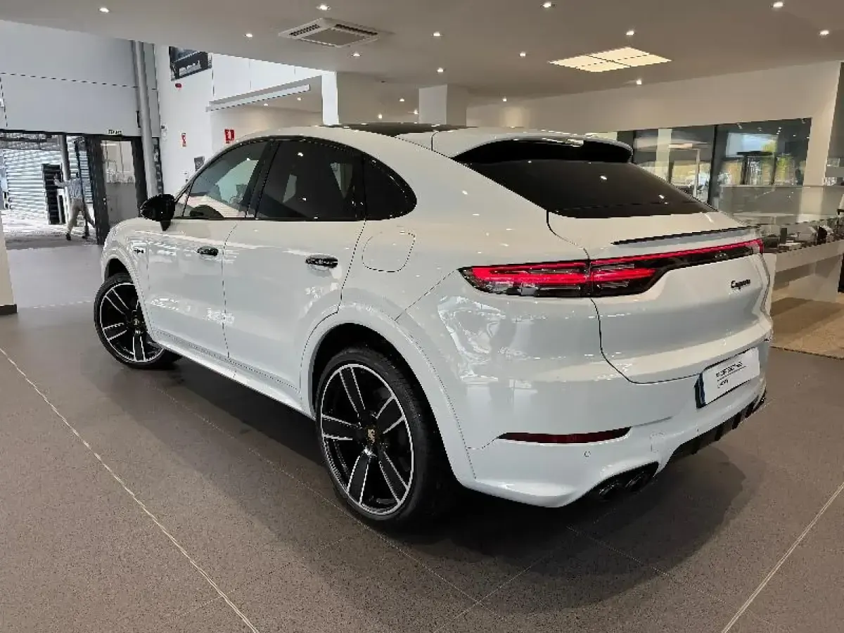 Usado Porsche Cayenne E-Hybrid Coupe Platinum Edition 462 CV (339 kW) 2023 Blanco SUV