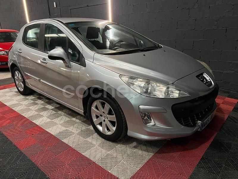 Gris / plata Usado 2010 Peugeot 308 Business-Line Berlina | 4790 € (Precio justo) - Imagen 1/4