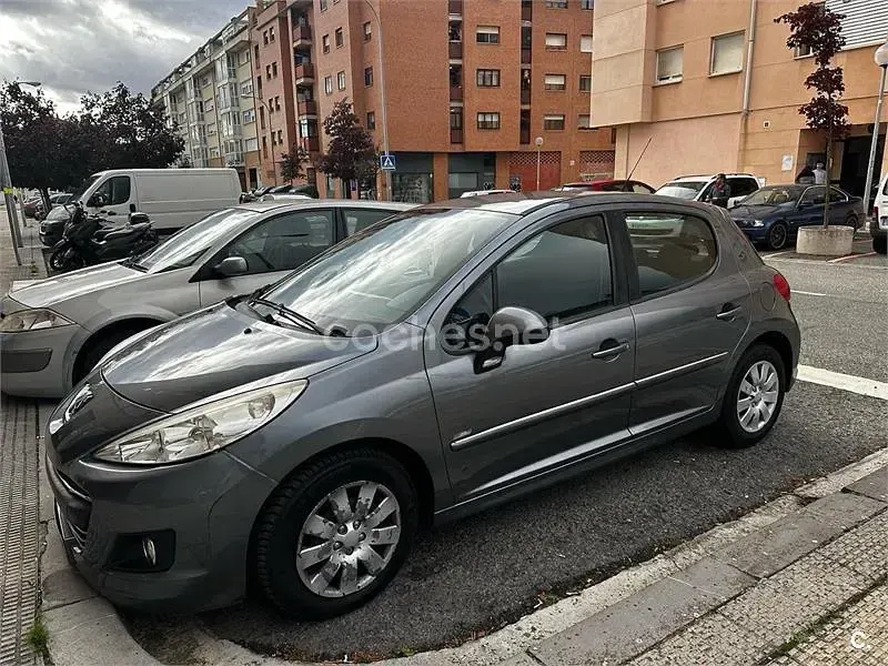 Usado Peugeot 207 92 CV (67 kW) 2012 Gris / plata Berlina