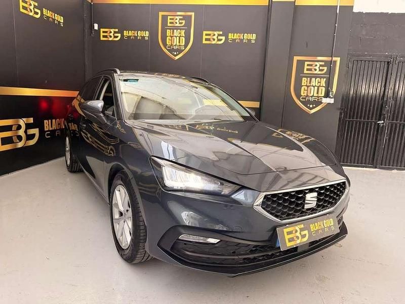 Usado Seat Leon Style 150 CV (110 kW) 2022 Gris Utilitario
