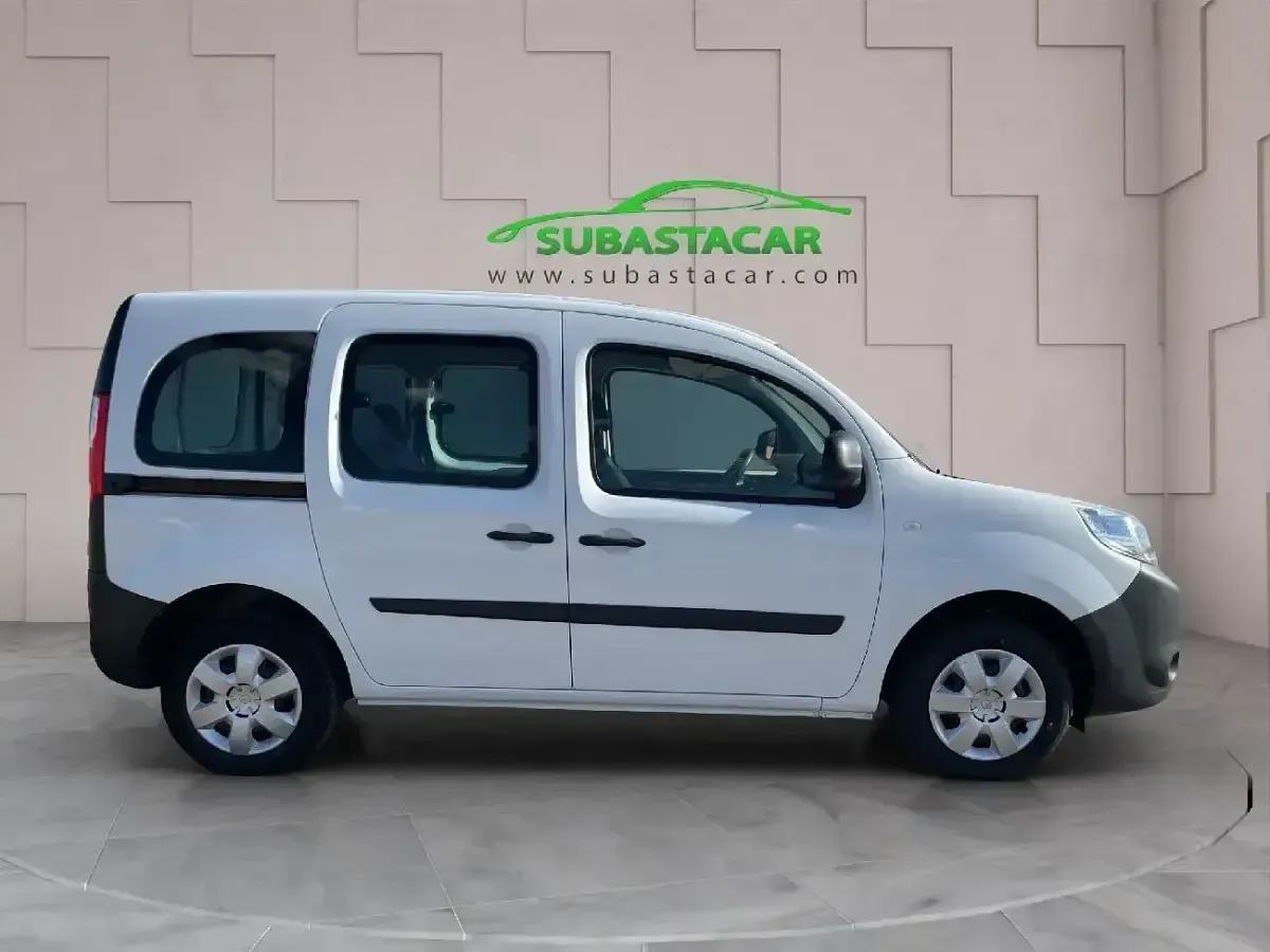 Usado Renault Kangoo 75 CV (55 kW) 2019 Blanco Monovolumen