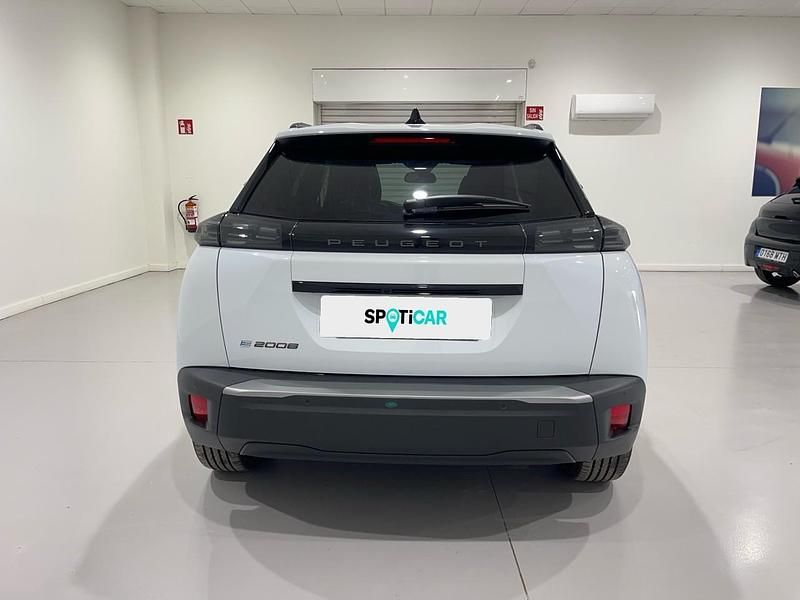 Usado Peugeot e-2008 Allure 100 kW (136 CV) 2024 Blanco SUV