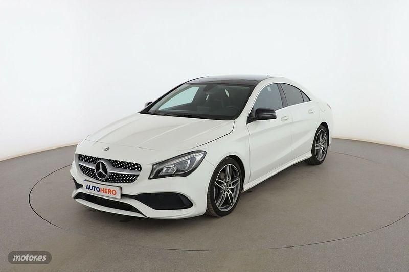 Blanco Usado 2018 Mercedes CLA200 AMG line Coupe | 25.499 € (Un poco caro) - Imagen 1/2