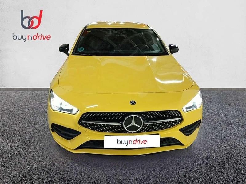 Usado Mercedes CLA200 Shooting Brake 150 CV (110 kW) 2020 Amarillo Familiar