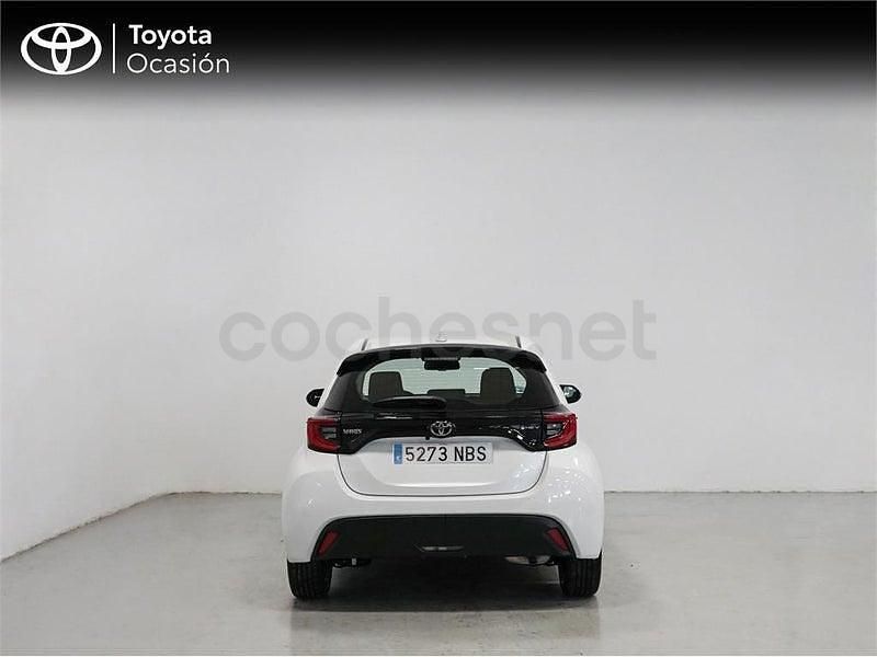 Usado Toyota Yaris Hybrid Active 116 CV (85 kW) 2025 Blanco Berlina