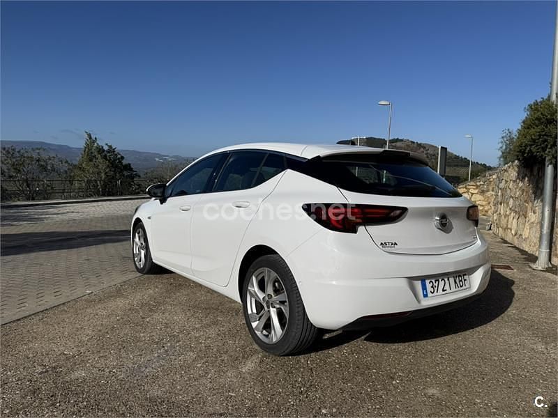 Usado Opel Astra Dynamic 110 CV (80 kW) 2017 Blanco Berlina