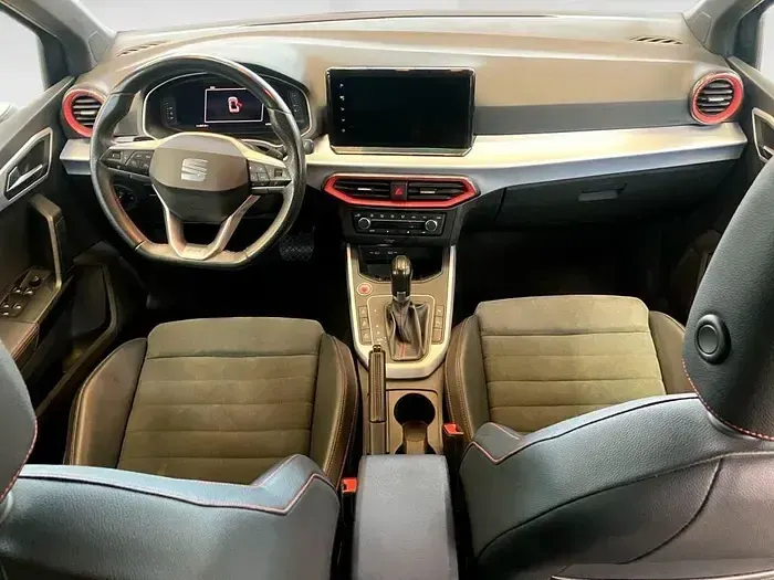 Usado Seat Arona FR 150 CV (110 kW) 2023 Gris SUV