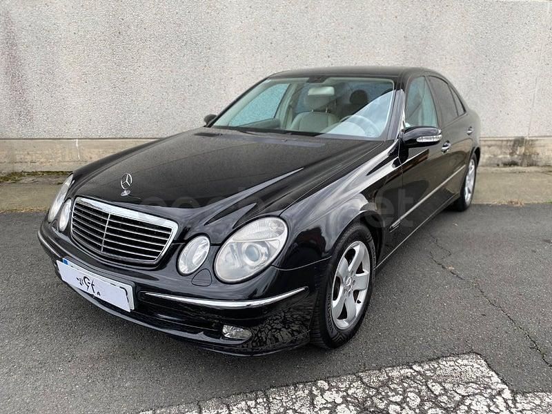 Usado Mercedes E220 Avantgarde 150 CV (110 kW) 2004 Negro Berlina