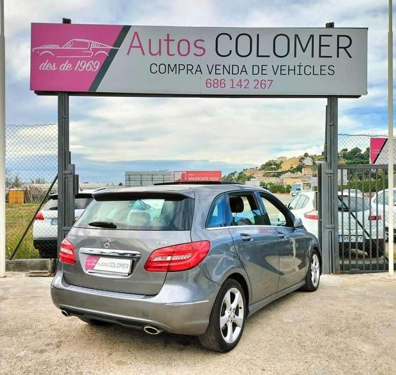 Usado Mercedes B180 109 CV (80 kW) 2014 Gris Monovolumen