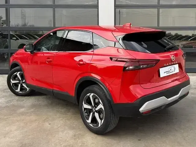 Usado Nissan Qashqai N-Connecta 140 CV (102 kW) 2021 Rojo SUV