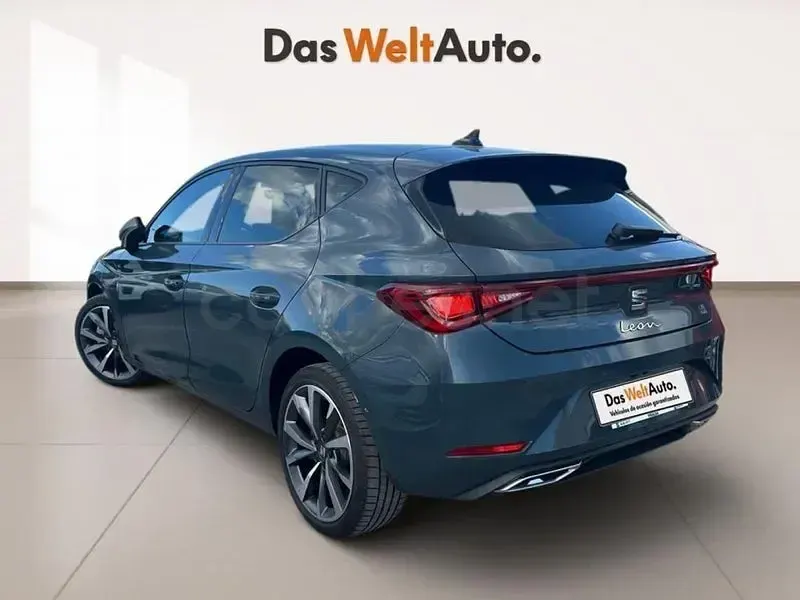 Usado Seat Leon FR 204 CV (150 kW) 2025 Azul Berlina
