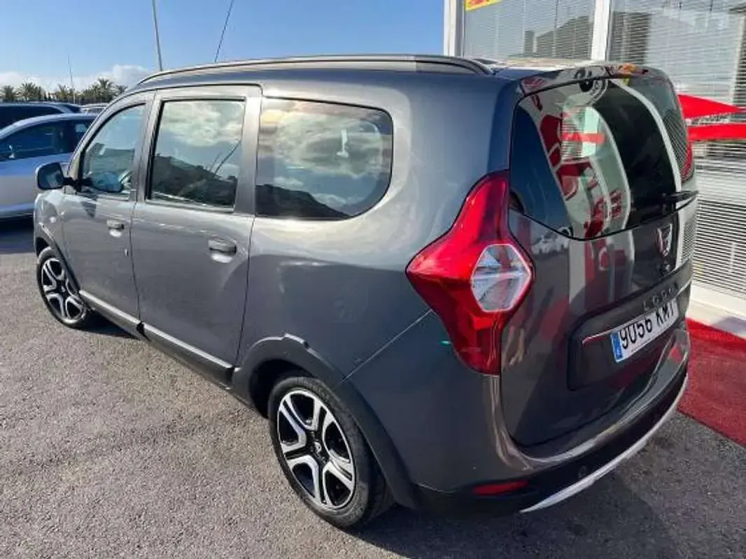 Usado Dacia Lodgy Essentiel 102 CV (75 kW) 2018 Gris Monovolumen