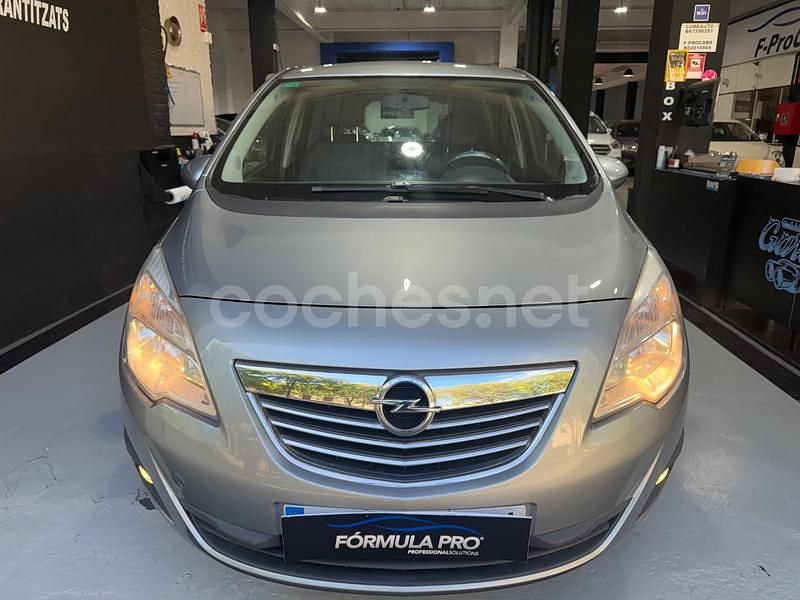Usado Opel Meriva Cosmo 90 CV (66 kW) 2010 Gris / plata Monovolumen