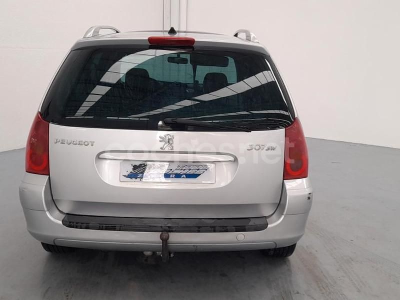 Usado Peugeot 307 110 CV (80 kW) 2002 Gris / plata Familiar
