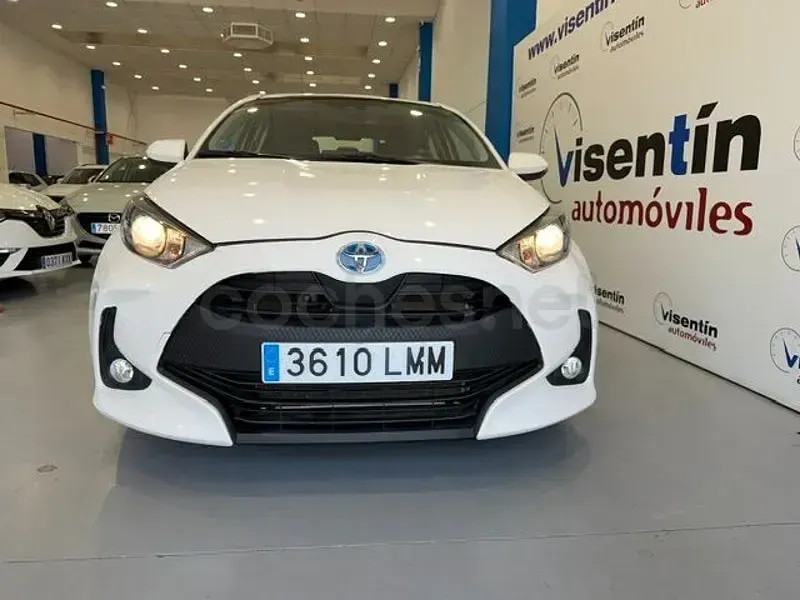 Usado Toyota Yaris Hybrid Active 116 CV (85 kW) 2021 Blanco Berlina