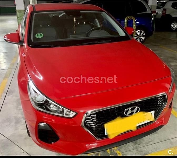 Usado Hyundai i30 120 CV (88 kW) 2017 Rojo Berlina