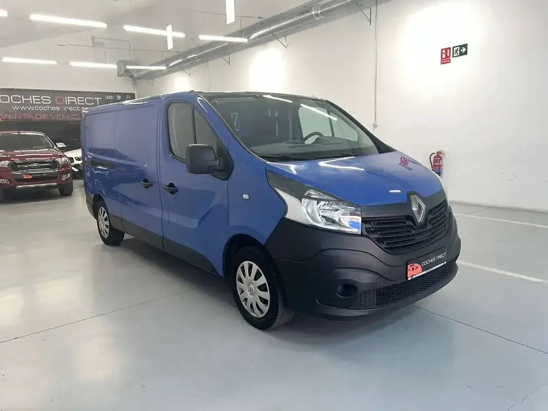 Usado Renault Trafic 120 CV (88 kW) 2018 Azul Monovolumen