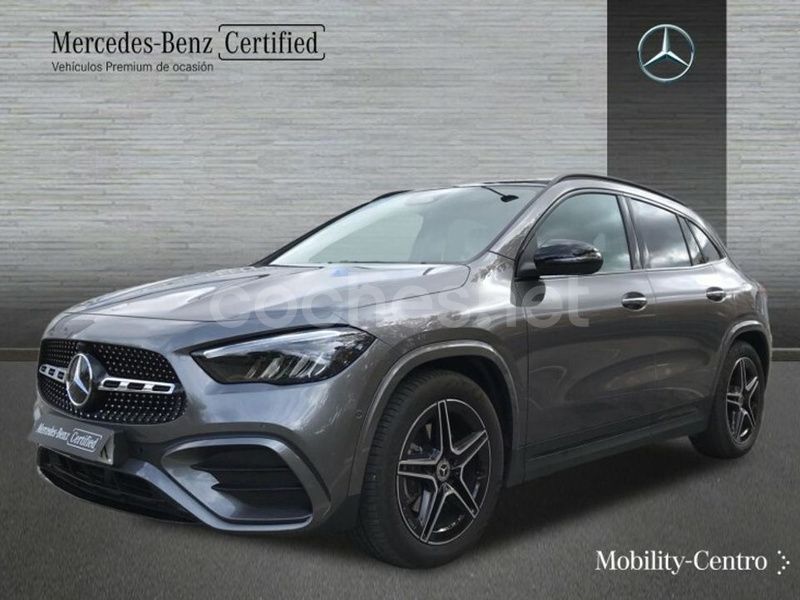 Mountaingrau met. Usado 2023 Mercedes GLA200 AMG line SUV | 49.900 € - Imagen 1/4