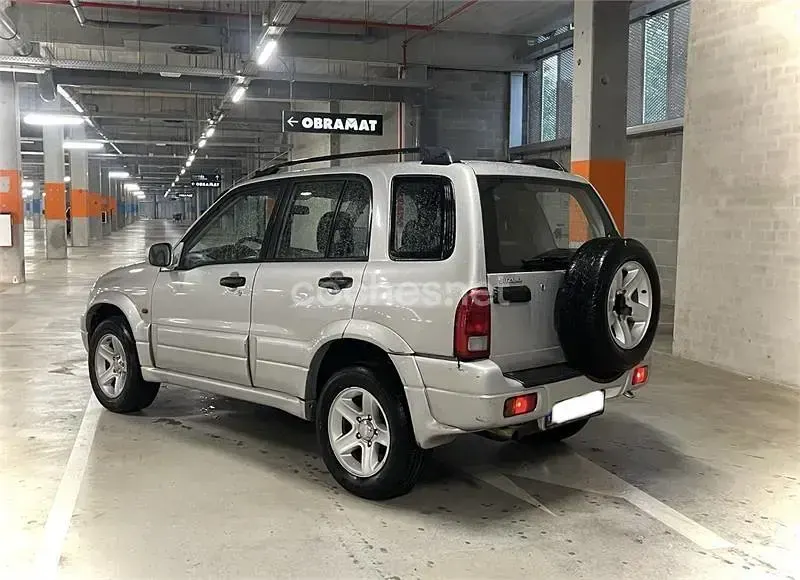 Usado Suzuki Grand Vitara 109 CV (80 kW) 2003 Gris / plata SUV
