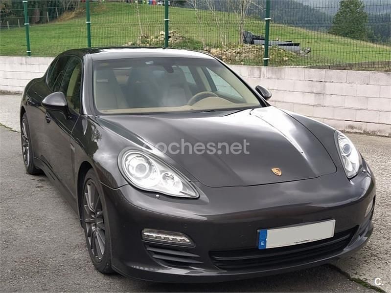 Begagnad Porsche Panamera 250 HK (183 kW) 2011 Svart Halvkombi