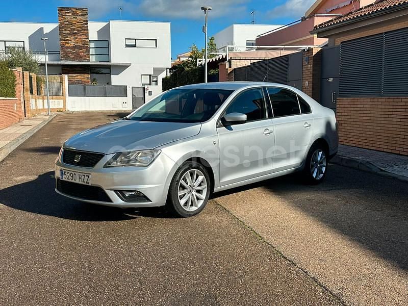 Usado Seat Toledo I-Tech 105 CV (77 kW) 2014 Gris / plata Berlina