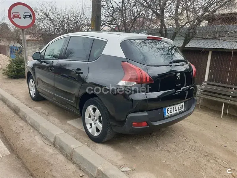 Usado Peugeot 3008 Allure 115 CV (84 kW) 2014 Negro Familiar