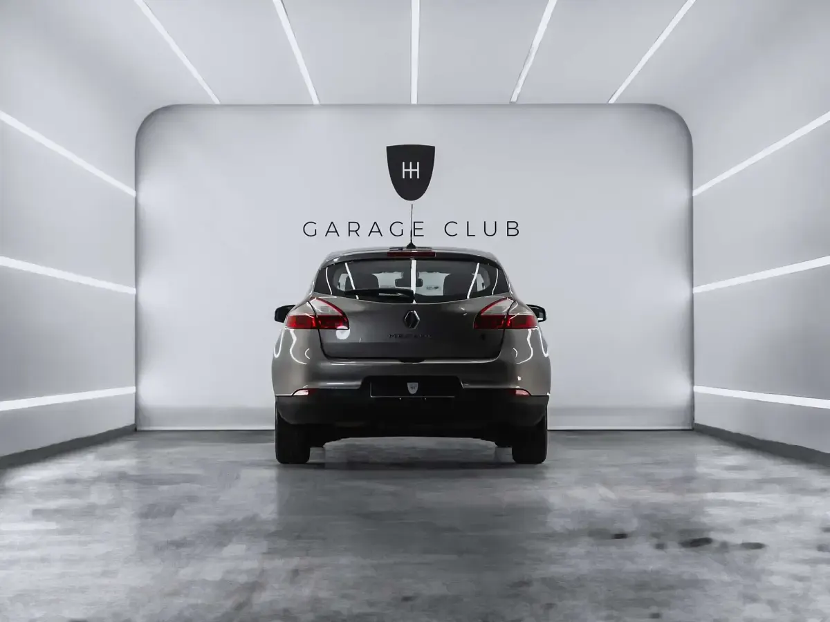 Usado Renault Mégane 106 CV (77 kW) 2010 Marrón Berlina