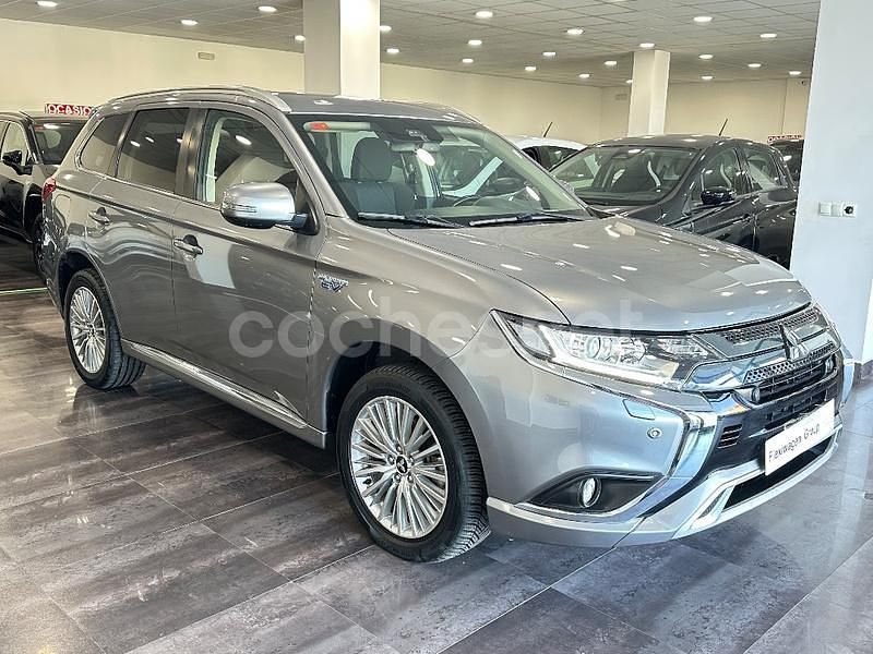 Gris / plata Usado 2020 Mitsubishi Outlander P-HEV Motion SUV | 19.990 € (Precio justo) - Imagen 1/4