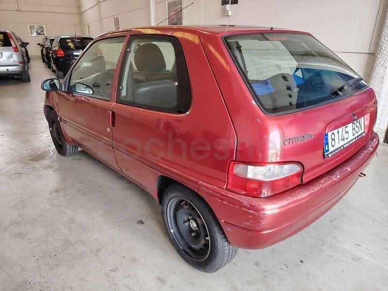 Usado Citroën Saxo 58 CV (42 kW) 2002 Granate Utilitario