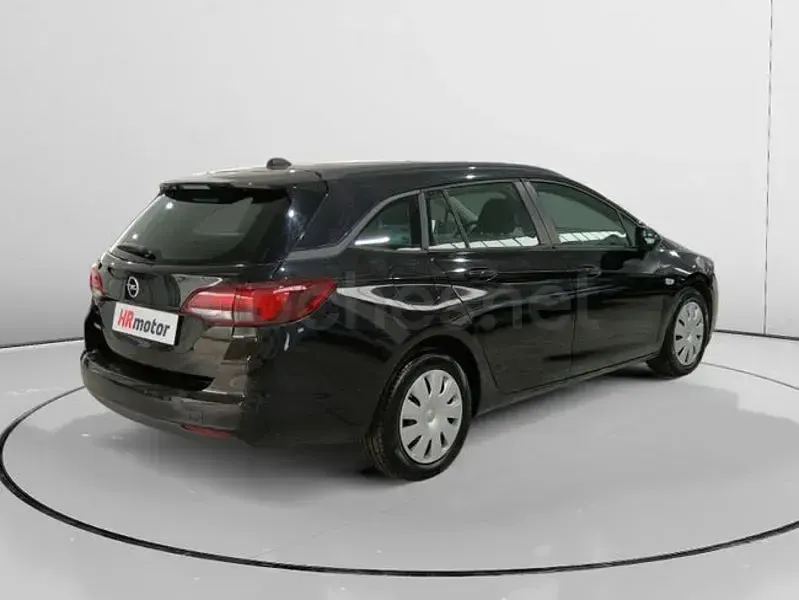 Usado Opel Astra Business Elegance 122 CV (89 kW) 2020 Negro Familiar