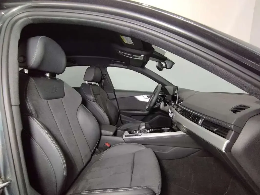 Usado Audi A4 163 CV (119 kW) 2024 Gris Berlina