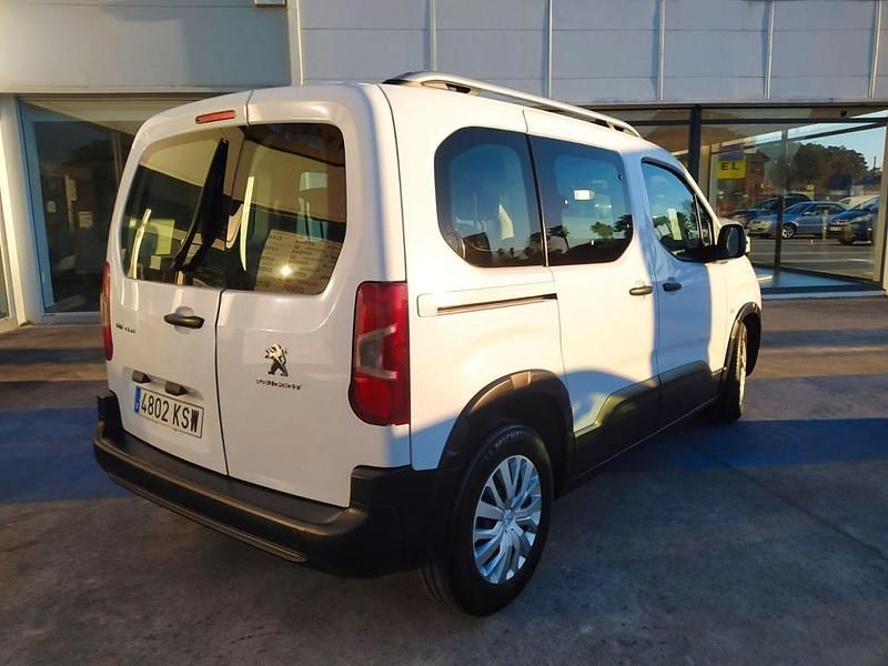 Usado Peugeot Rifter Access 90 CV (66 kW) 2019 Blanco Monovolumen